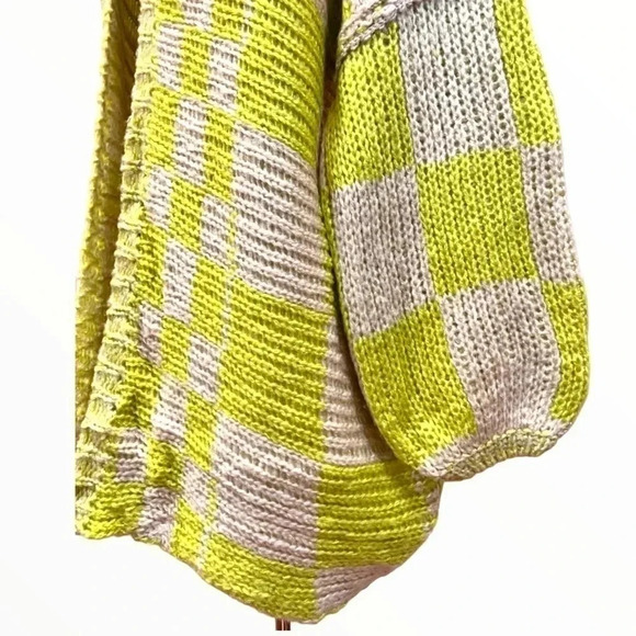 Urban Breeze M oversize lime green + cream checkerboard bell sleeve sweater‎ - Picture 7 of 9